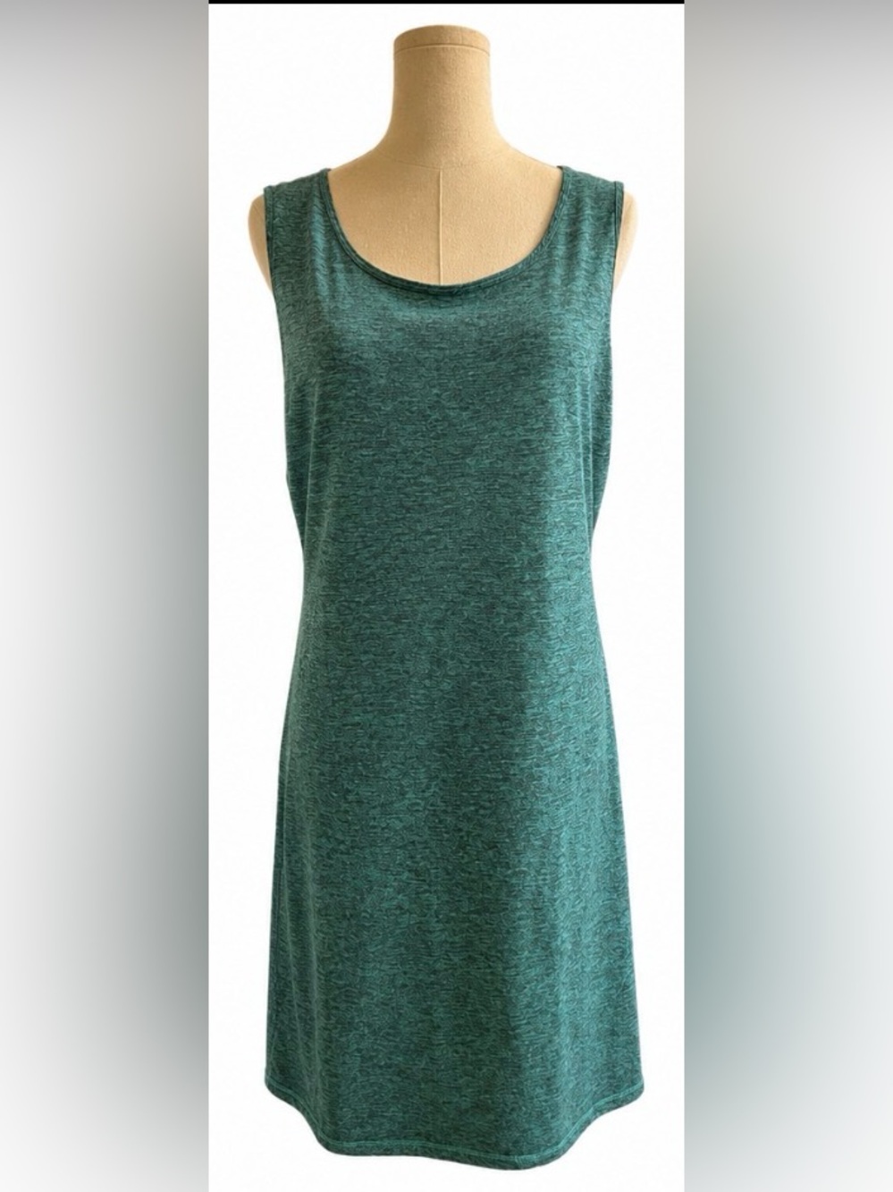 Patagonia Women’s Large Green Sleeveless Athletic Dress Open Back Travel Hiking